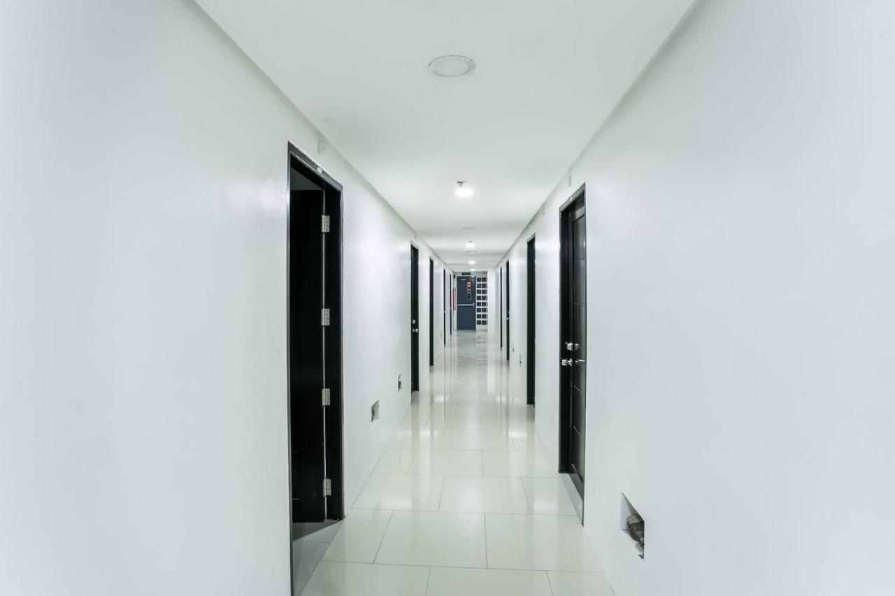 Oyo 505 Jardin Suites Manila Eksteriør billede